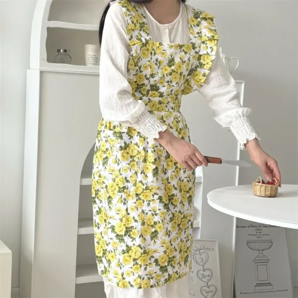 tablier à fleurs jaune